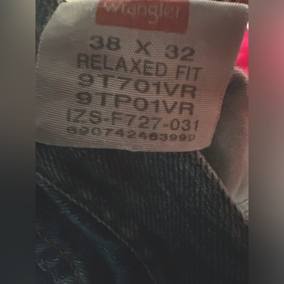 NWT WRANGLER® FIVE STAR PREMIUM DENIM RELAXED FIT JEAN IN VINTAGE 38 X 32 - Picture 3 of 8